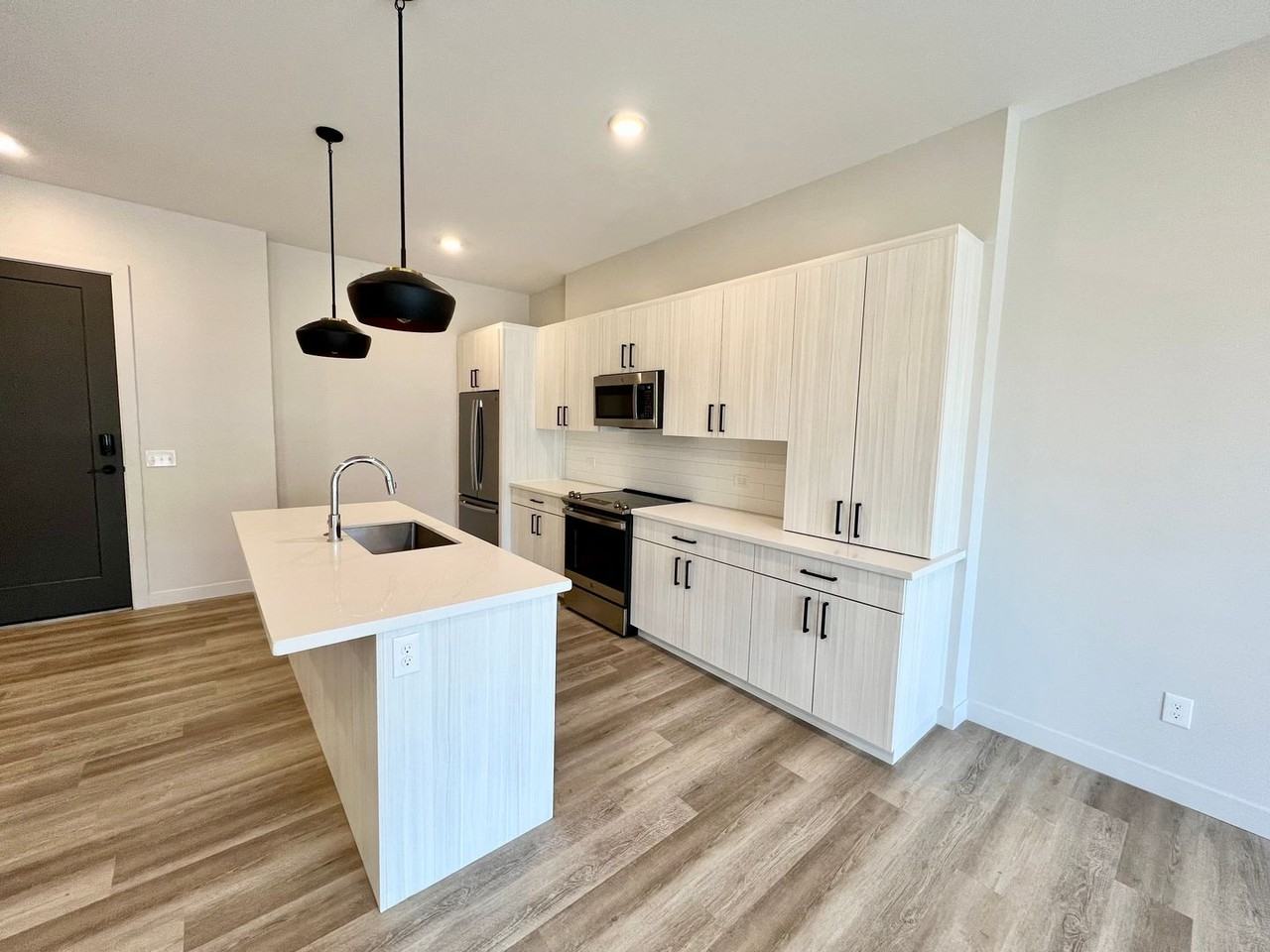 3022 Fieldhouse Cir #207 - Photo 2 of 18