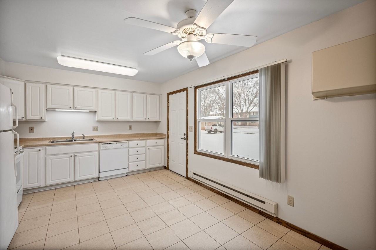 Oak Street Townhomes - Photo 2 of 19