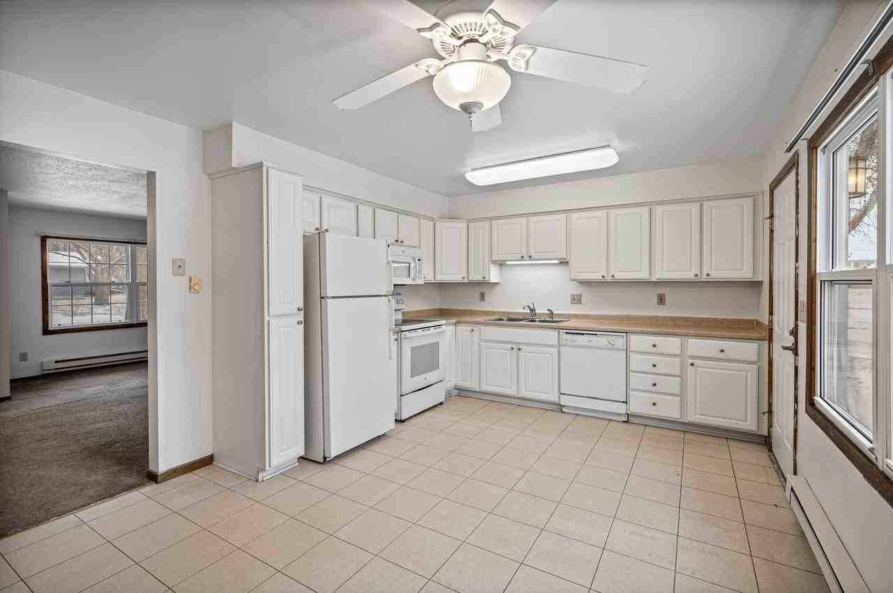 Oak Street Townhomes - Photo 4 of 19