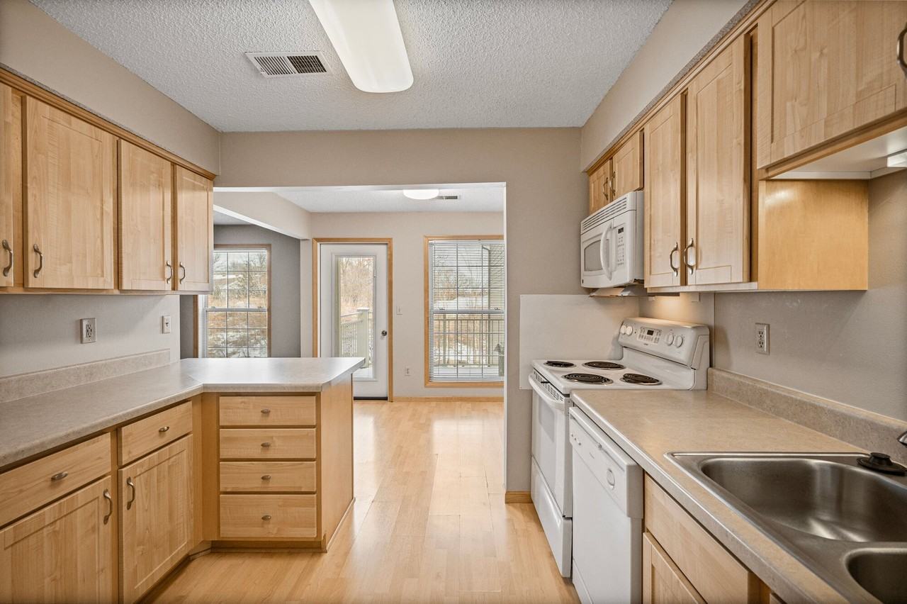 Parkwood Heights Apartments - Photo 7 of 28