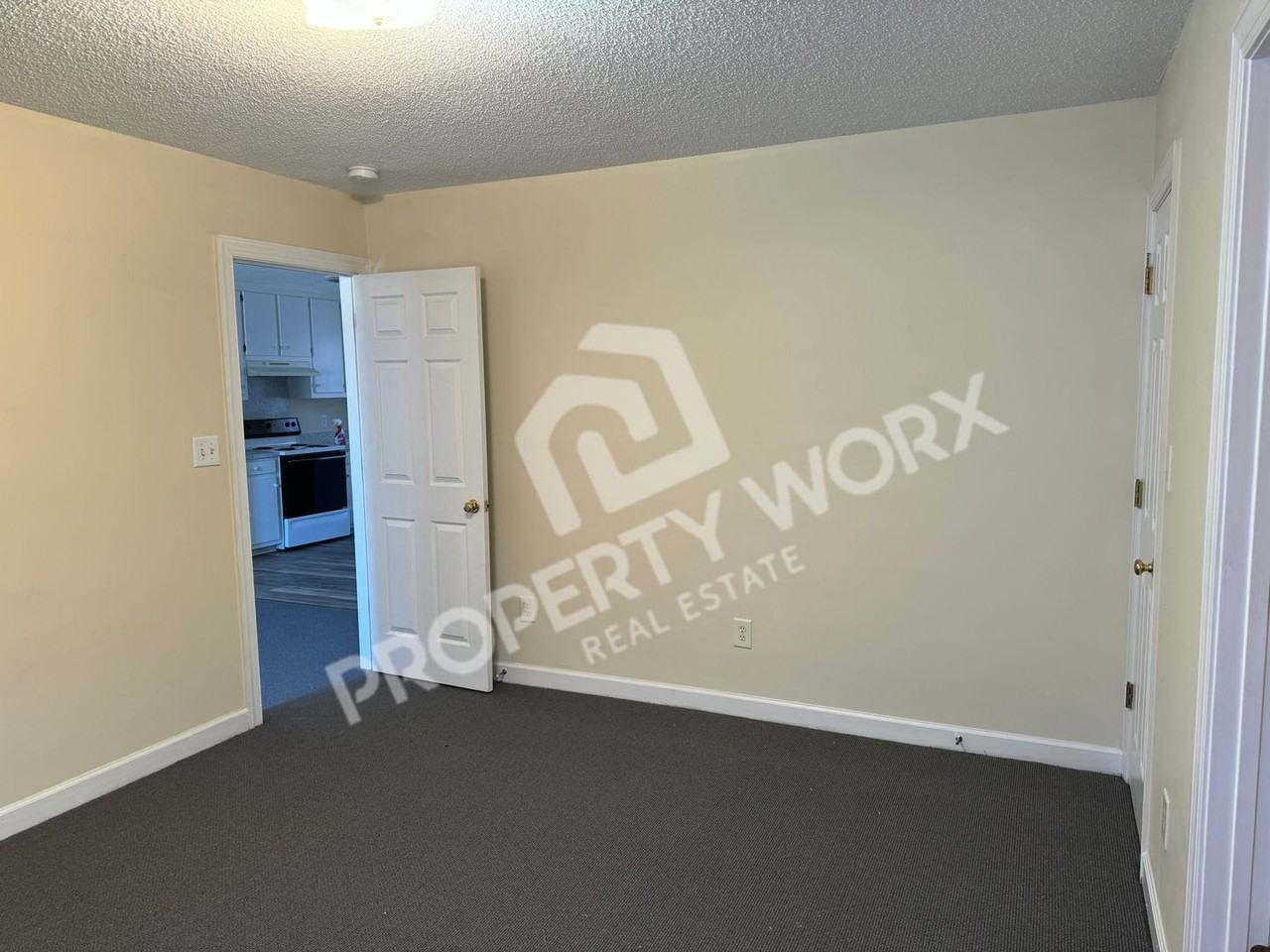 725A S Smith St - Photo 3 of 4