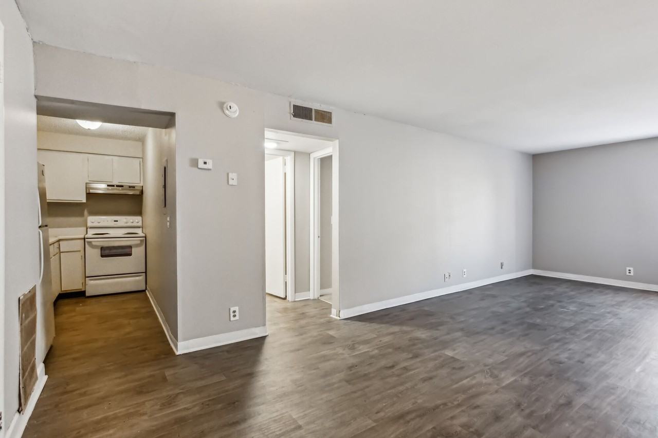 Northfield Manor Apartments - Photo 4 of 37