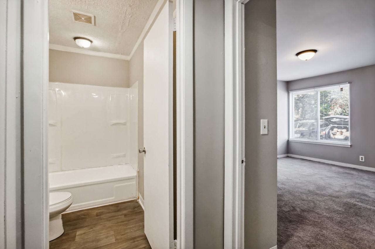 Northfield Manor Apartments - Photo 5 of 37