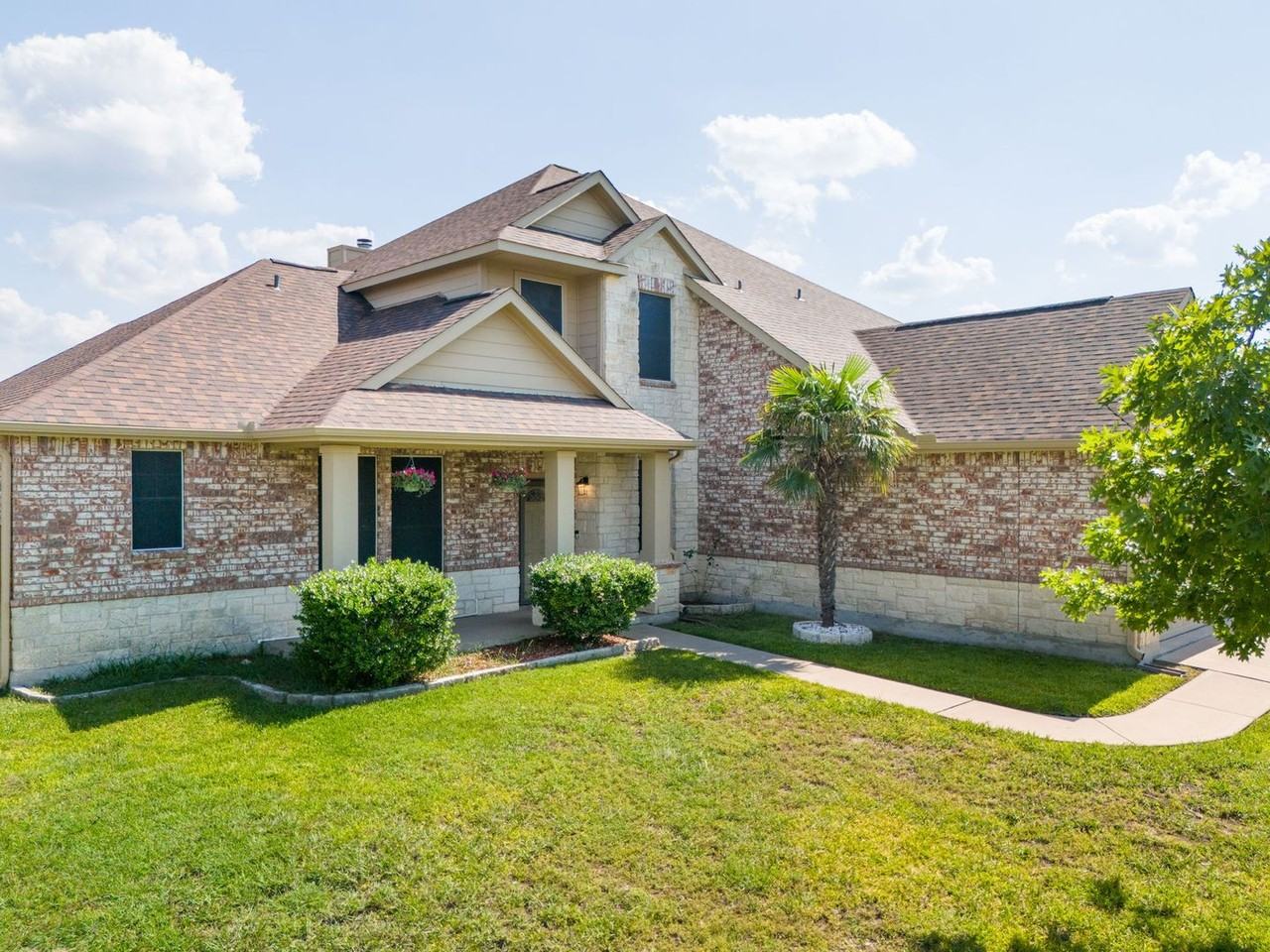 5908 Mosaic Trl - Photo 3 of 40
