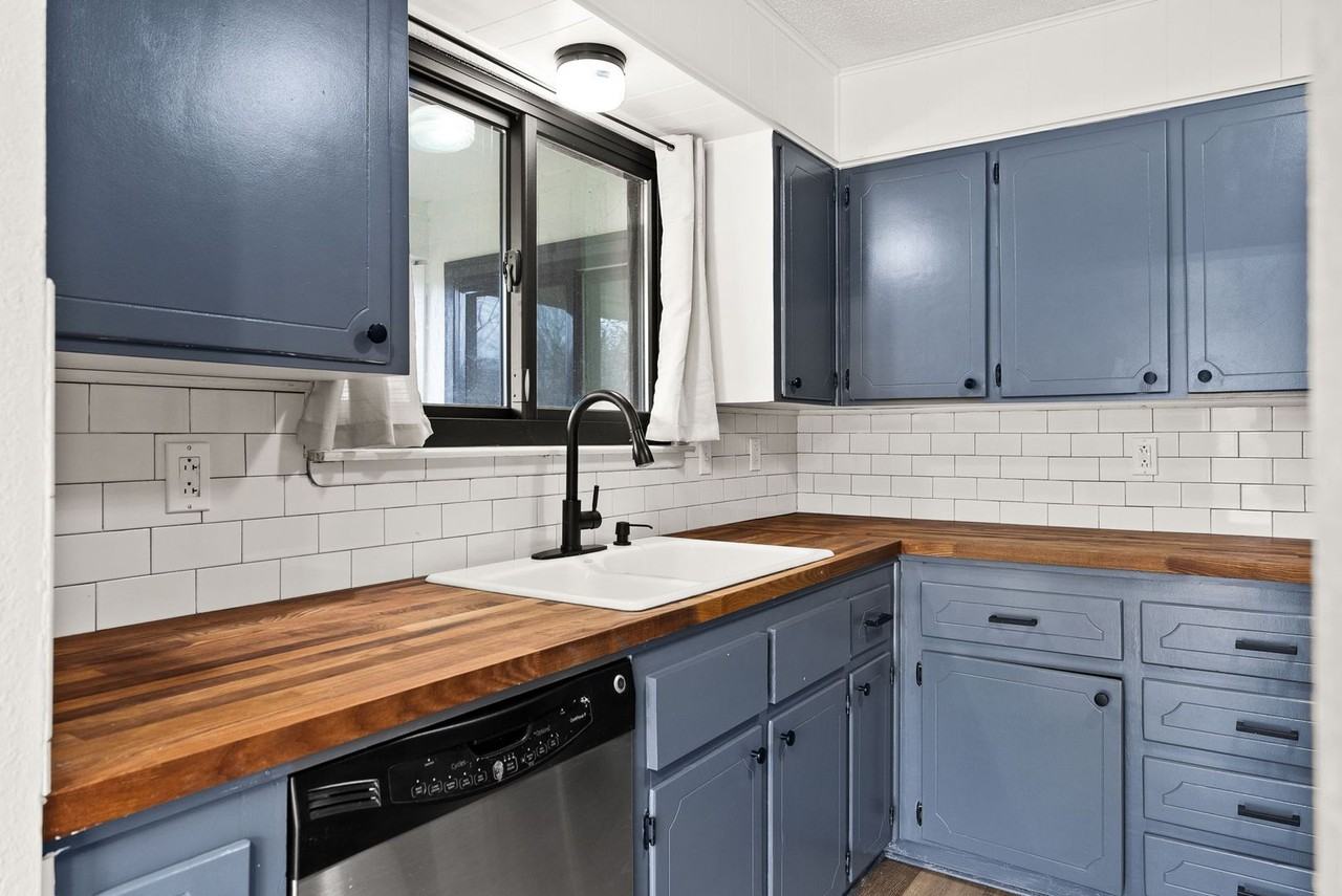 2606 Lake Rd - Photo 4 of 17