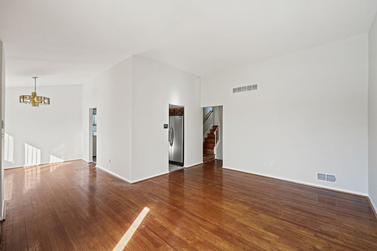 5704 Fieldview Ct - Photo 3 of 25