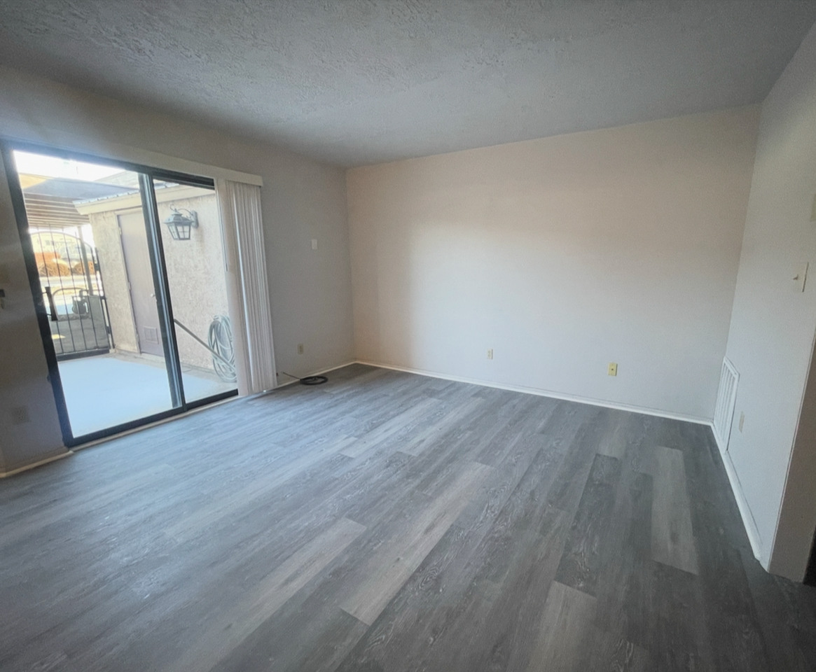 333 Dl Sargent Dr - Photo 6 of 18