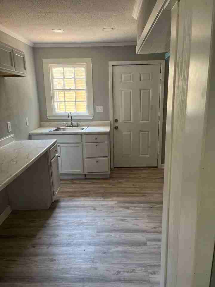 321 Edwards St - Photo 3 of 7