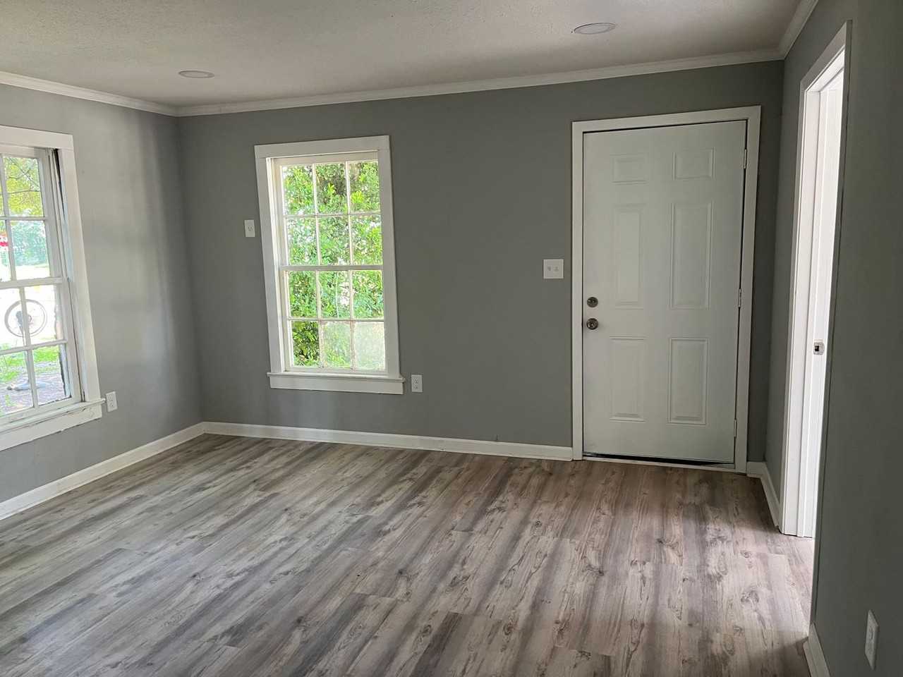 321 Edwards St - Photo 5 of 7