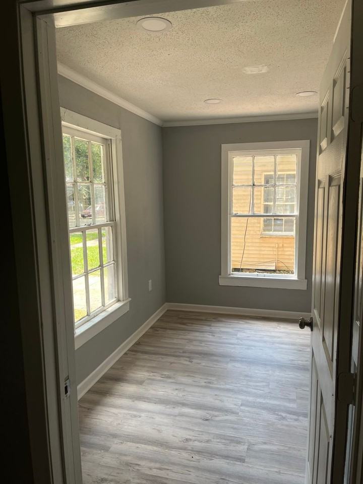 321 Edwards St - Photo 7 of 7