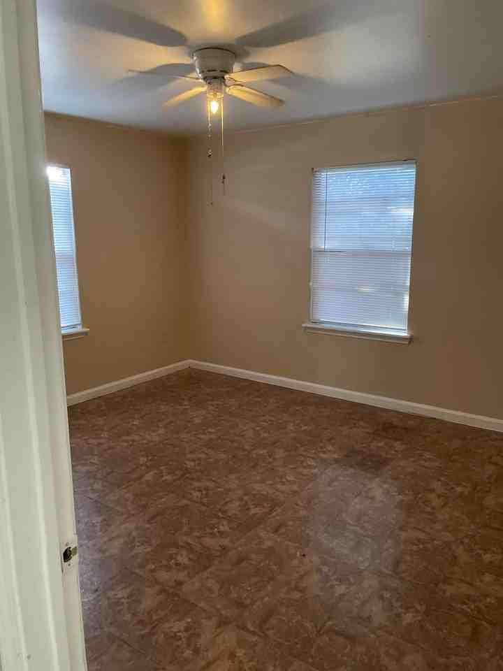 255 Palmyra St - Photo 6 of 7