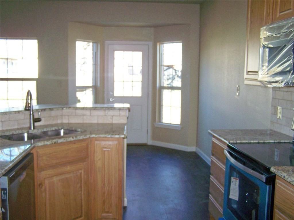 1013 Rice St - Photo 6 of 16