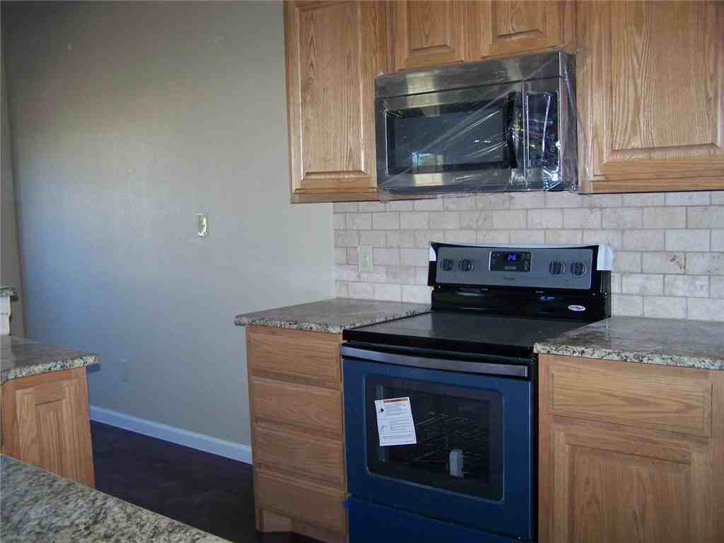 1013 Rice St - Photo 7 of 16