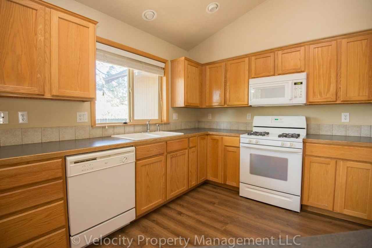 20597 Conifer Ave - Photo 4 of 15