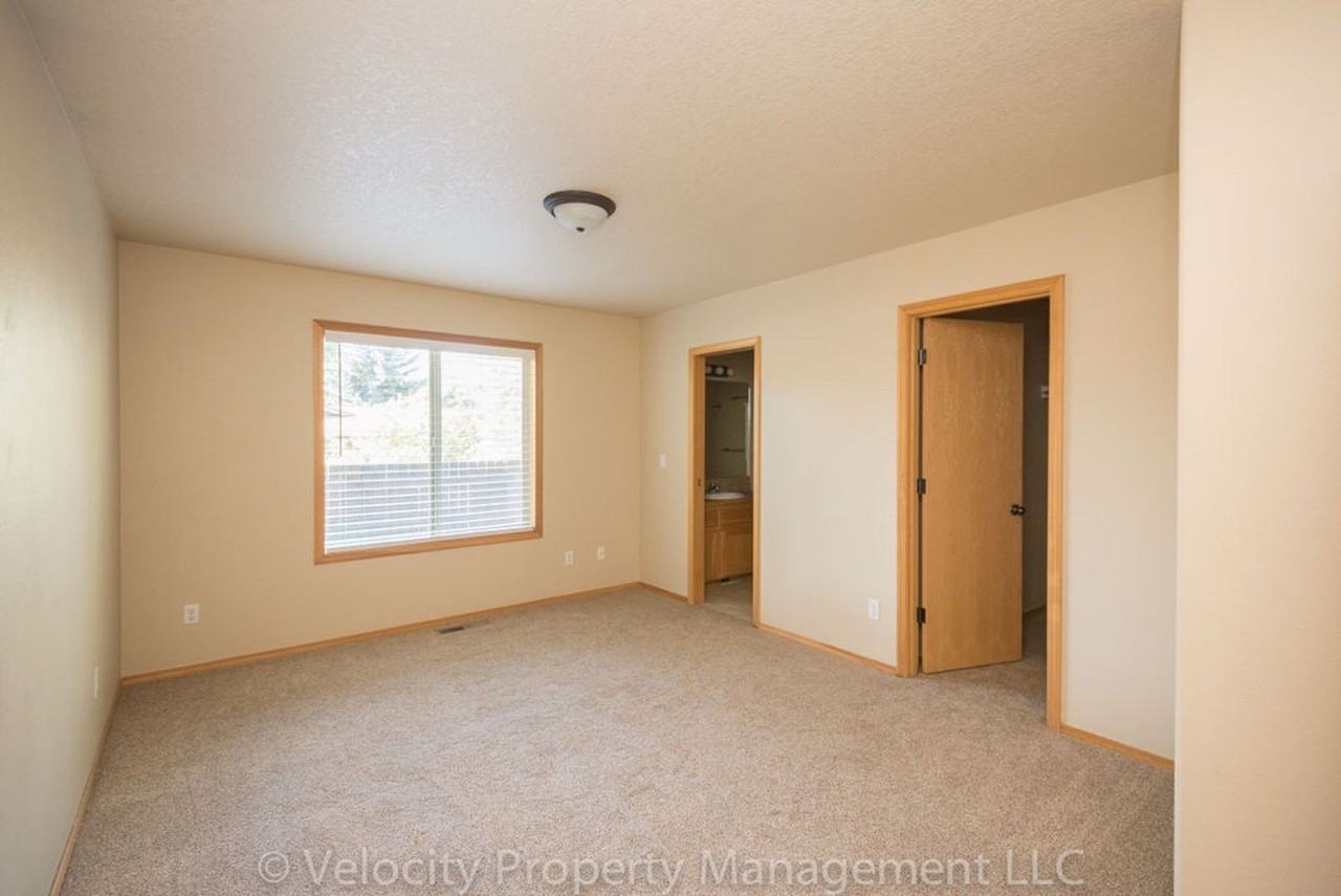 20597 Conifer Ave - Photo 6 of 15