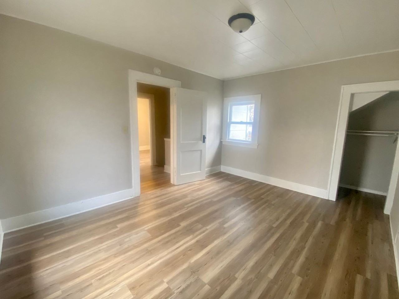 1139 Frank St - Photo 3 of 16