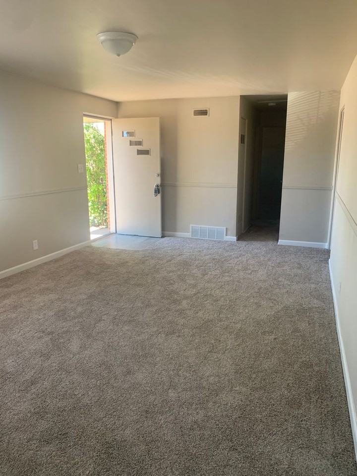3902 Laramie St - Photo 6 of 11