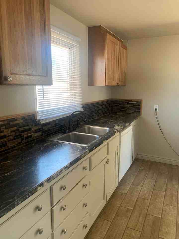 3902 Laramie St - Photo 7 of 11
