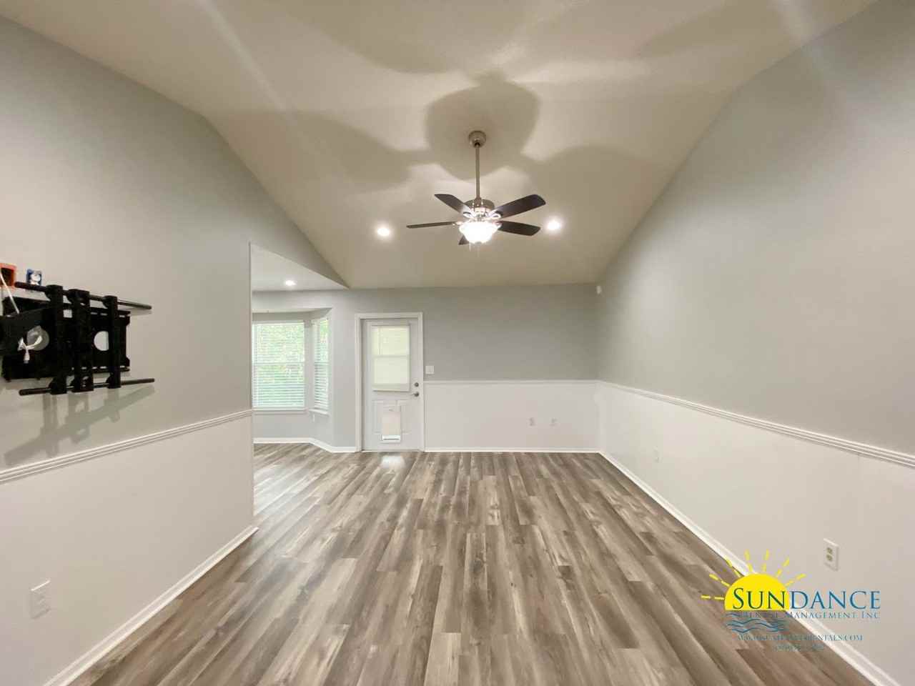 2991 Windsor Cir - Photo 2 of 12