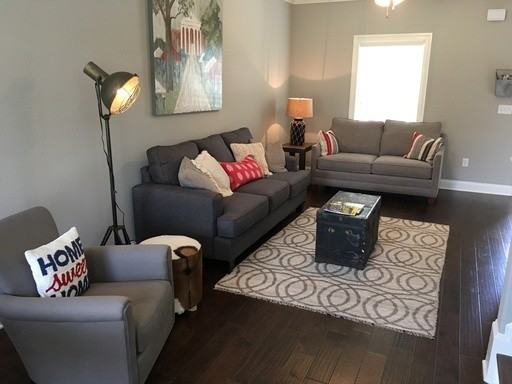 530 Fifer Cir - Photo 4 of 21