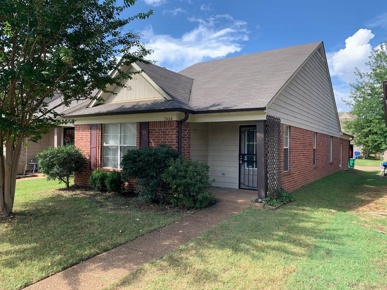 7404 Brentlawn Dr - Photo 2 of 15