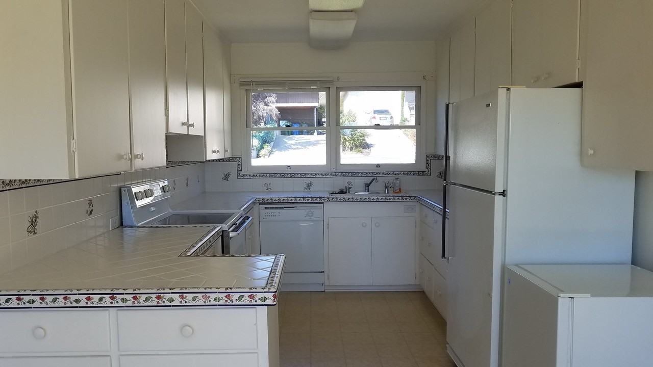 2053 Hays St - Photo 7 of 10