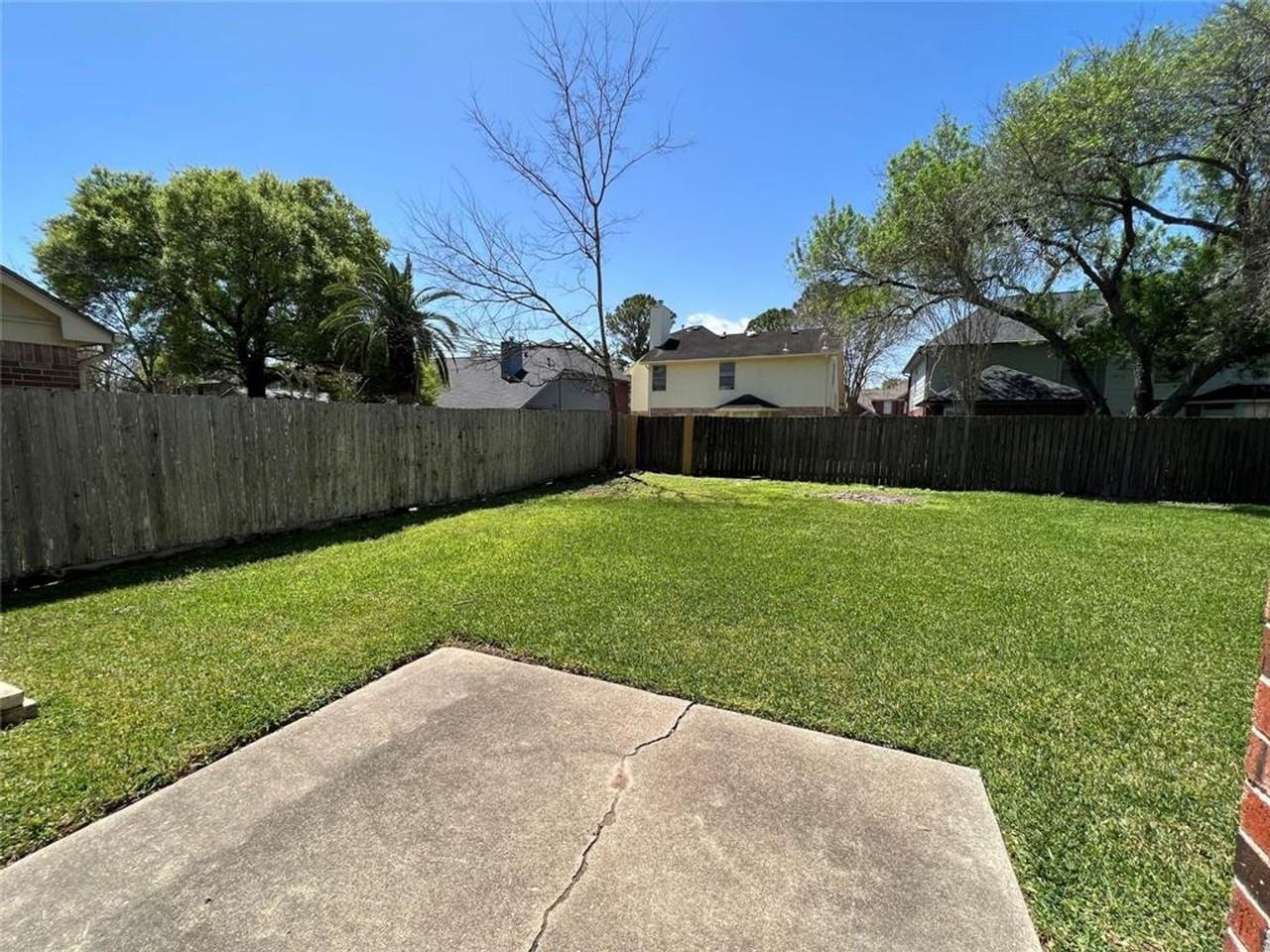 16430 Elmwood Point Ln - Photo 2 of 37