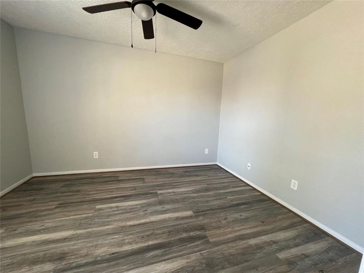 16430 Elmwood Point Ln - Photo 4 of 37