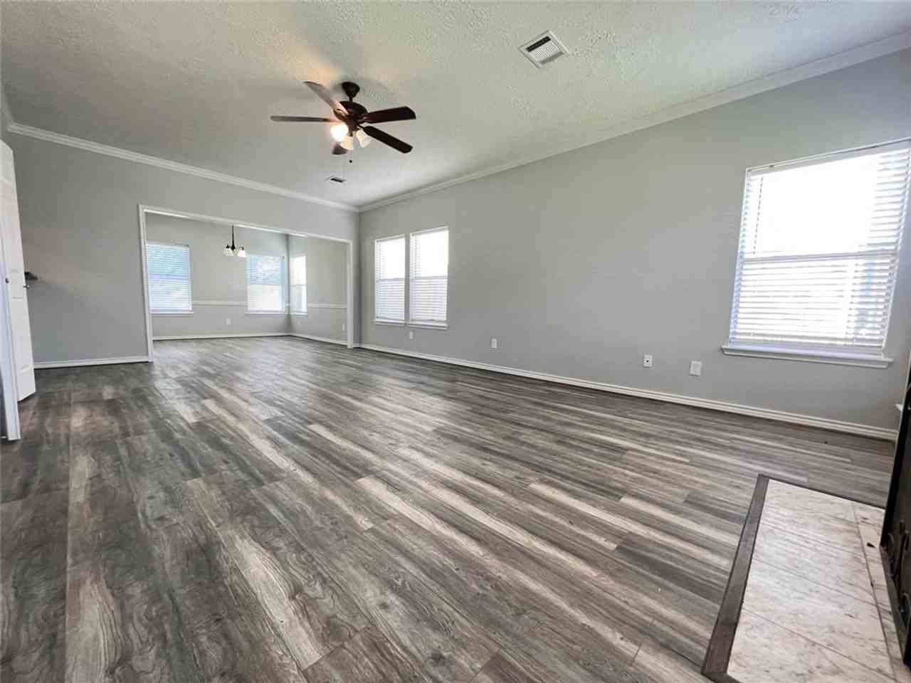 16430 Elmwood Point Ln - Photo 3 of 37