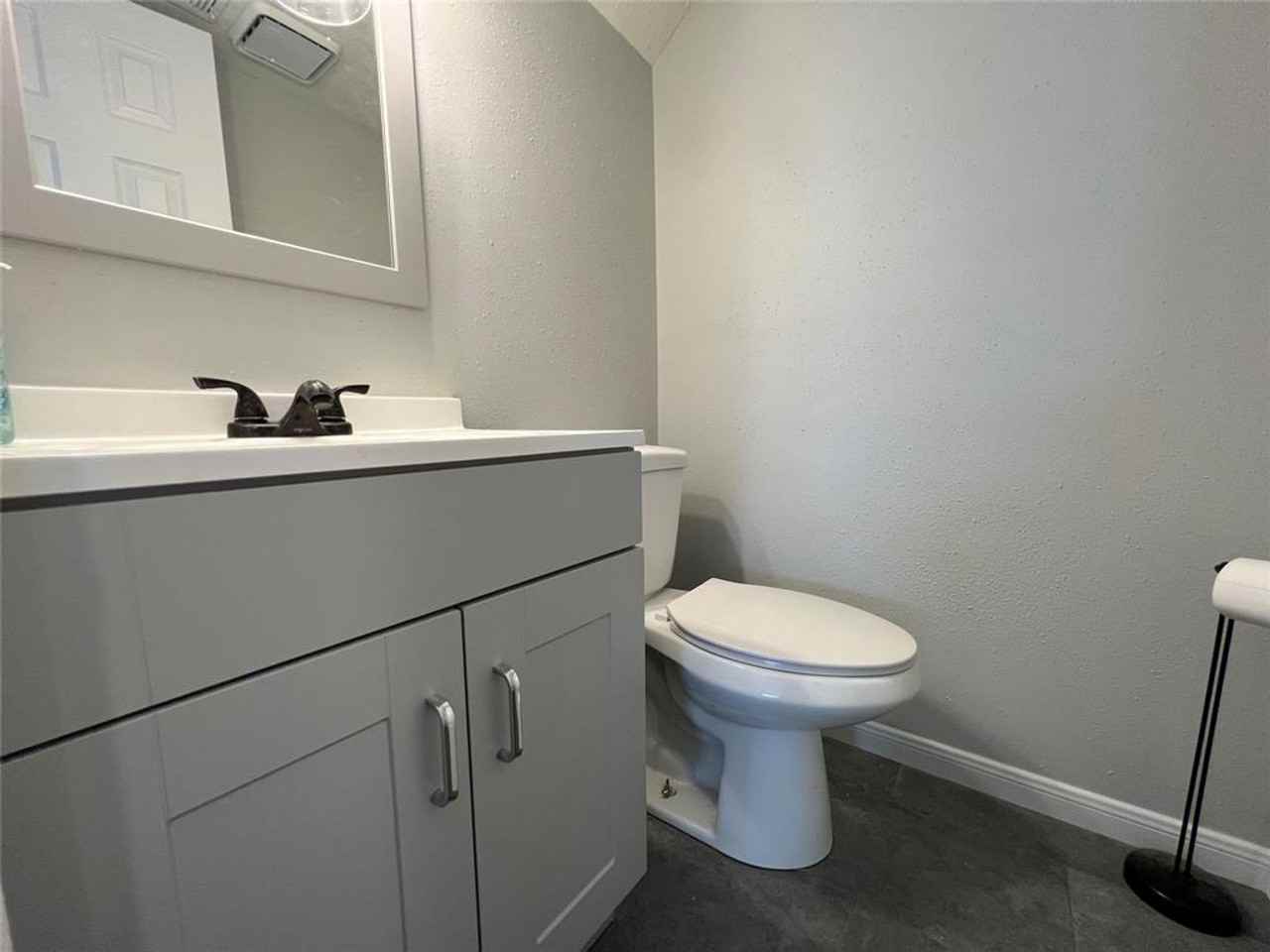 16430 Elmwood Point Ln - Photo 7 of 37
