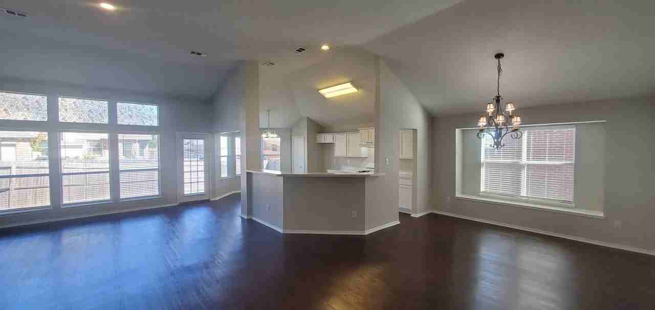 132 Brookshore Dr - Photo 2 of 24
