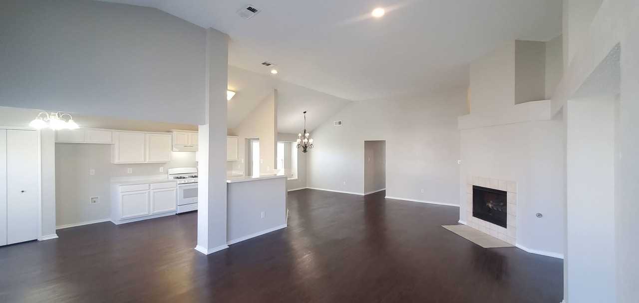 132 Brookshore Dr - Photo 3 of 24