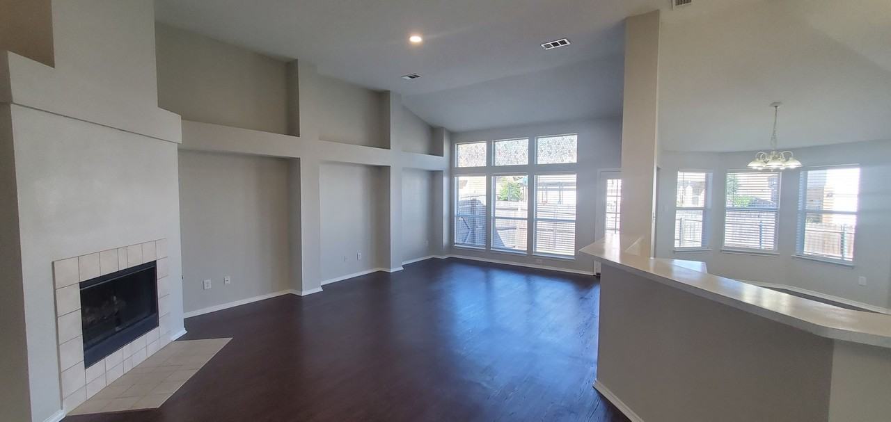 132 Brookshore Dr - Photo 4 of 24