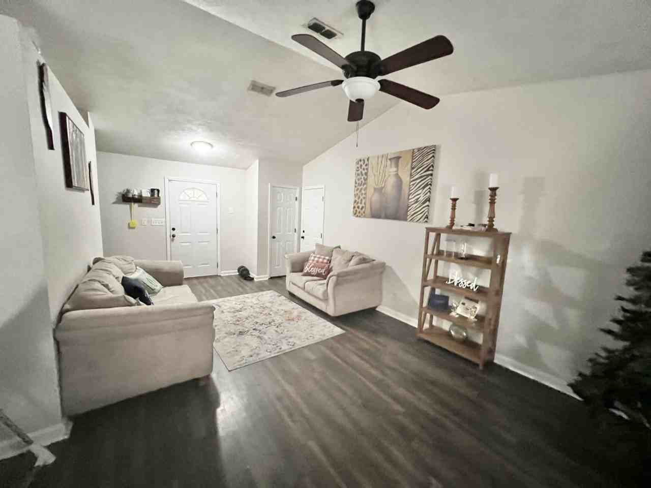 1913 Devra Dr - Photo 5 of 9