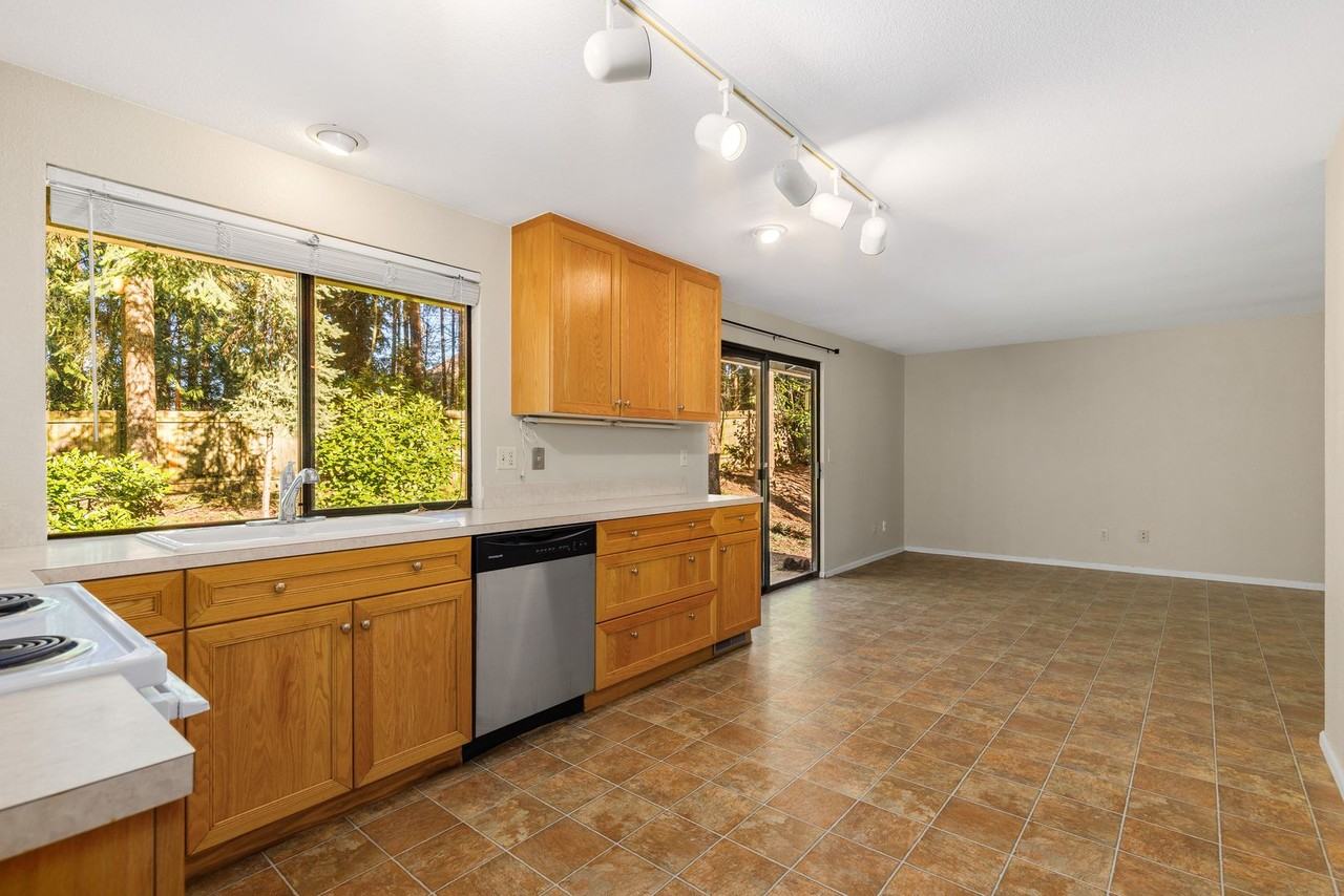 16702 Ne 103rd Pl - Photo 3 of 17