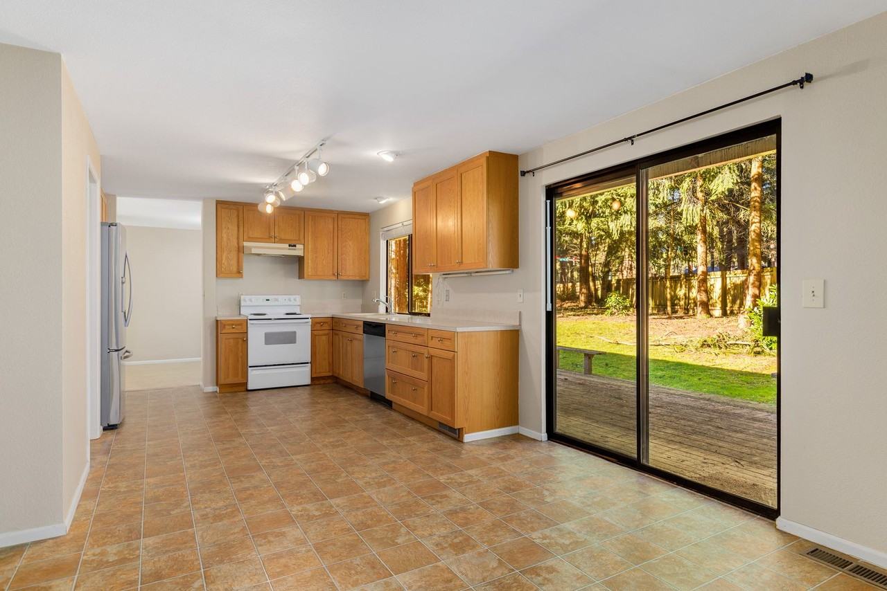 16702 Ne 103rd Pl - Photo 4 of 18