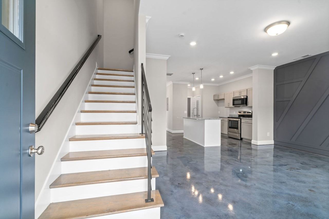 1389 Crossland Ave - Photo 3 of 27