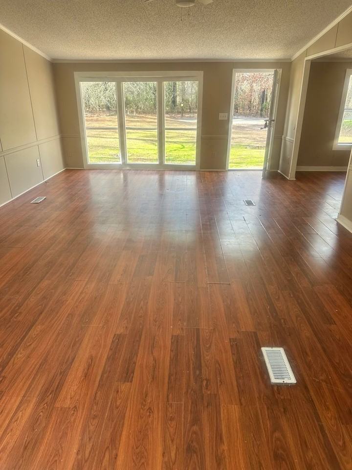 3955 Linwood Ave - Photo 2 of 10