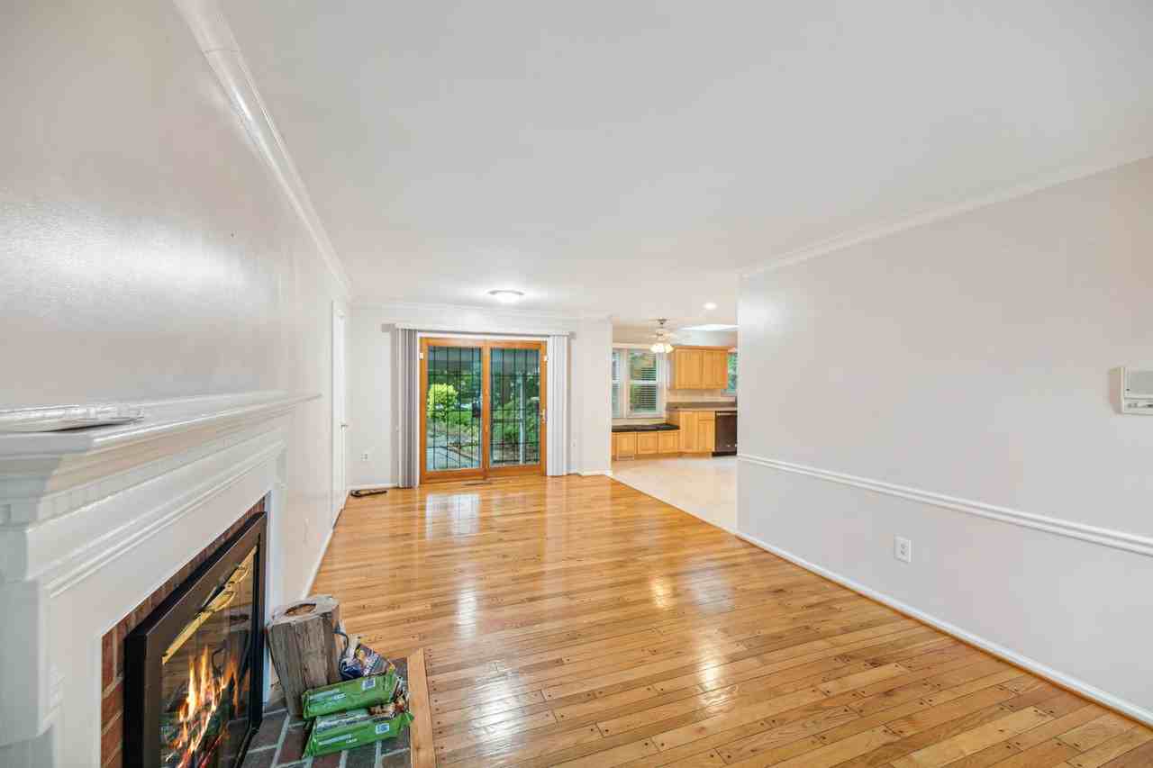 3136 Glen Carlyn Rd - Photo 2 of 31