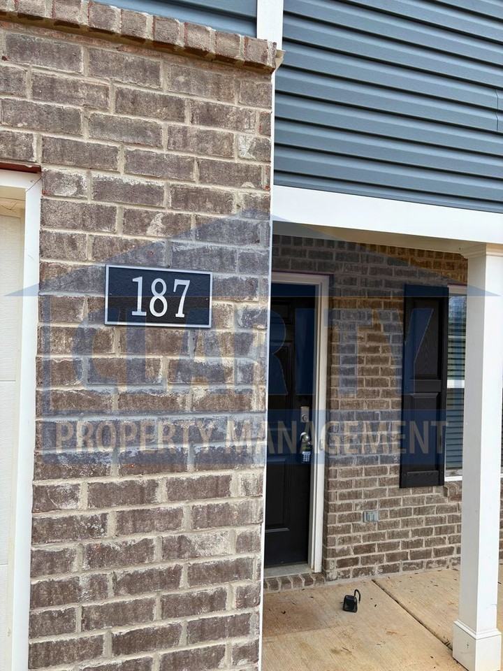 187 Lindsell Rd - Photo 3 of 33