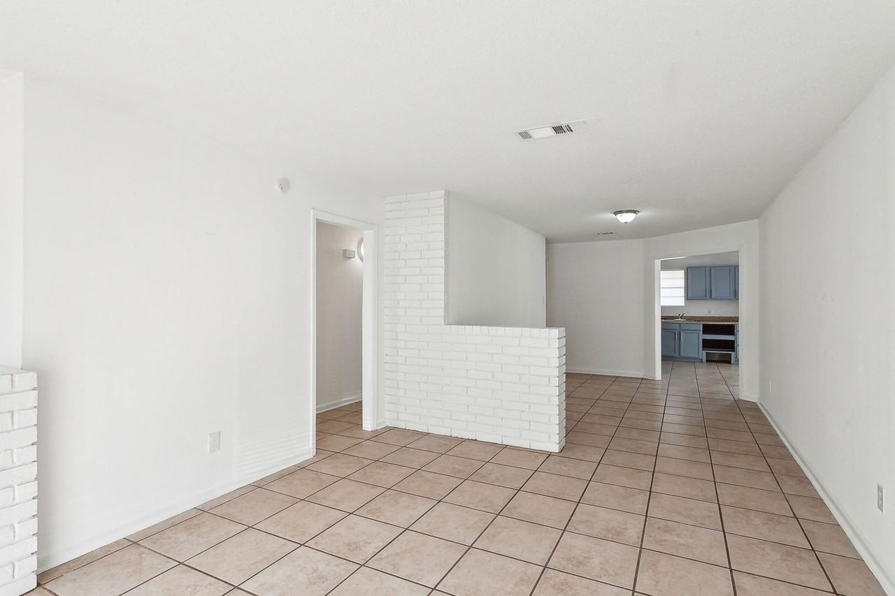 4811 Brittany Ct - Photo 3 of 11