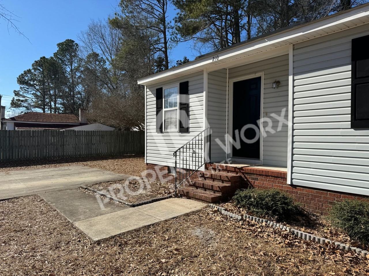 210 Thorne St - Photo 3 of 10