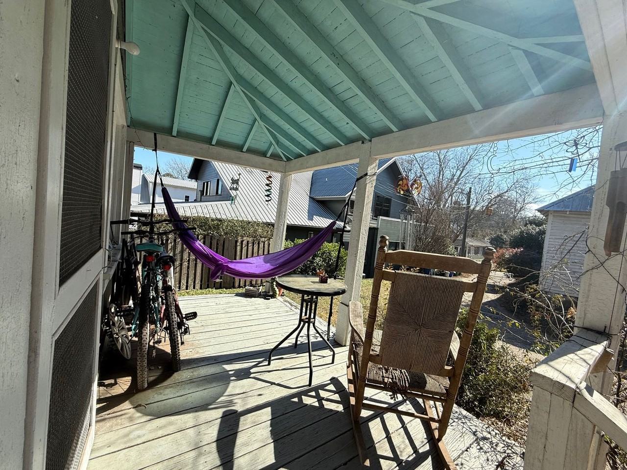 Easy St - Photo 2 of 13