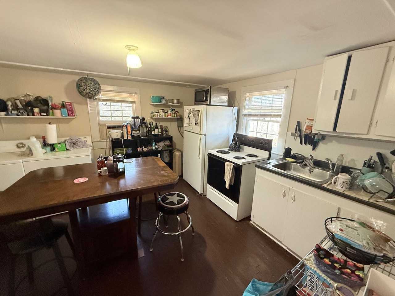 Easy St - Photo 7 of 13