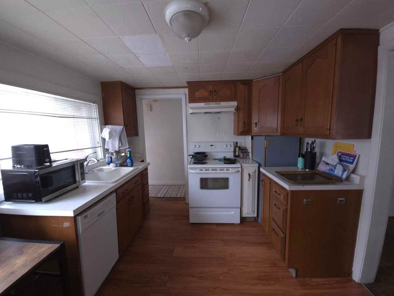 2044 Grove St - Photo 3 of 9