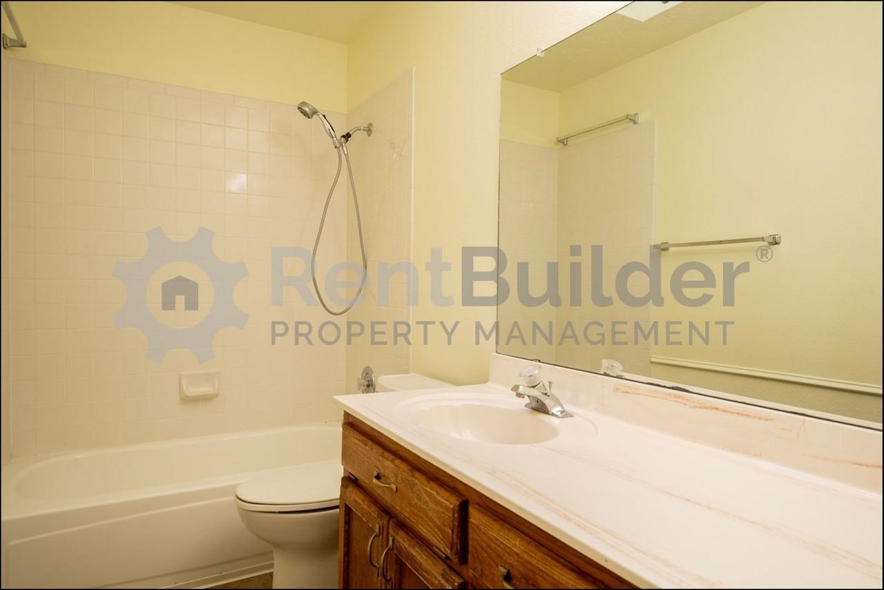 5025 Summersville Dr Nw - Photo 2 of 31