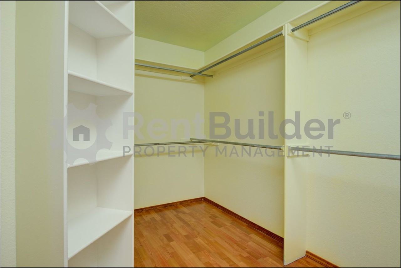 5025 Summersville Dr Nw - Photo 3 of 31