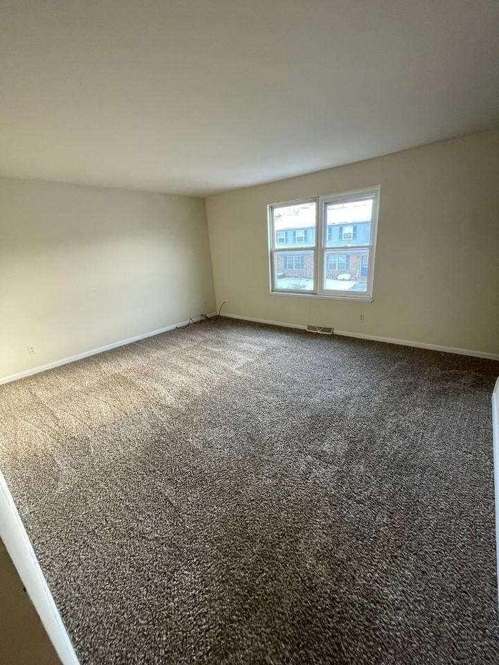 22 Pine Dr - Photo 3 of 10