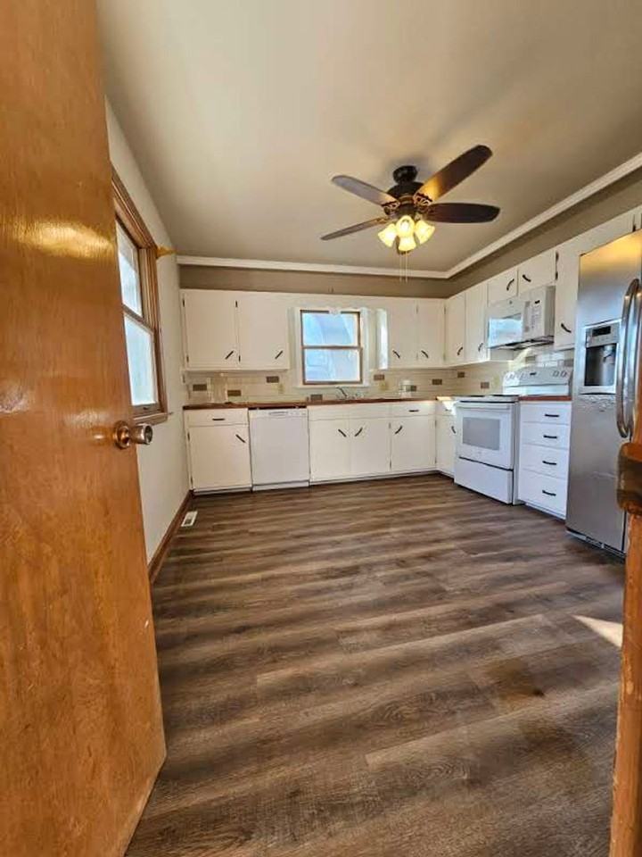 605 E 2nd St - Photo 2 of 37