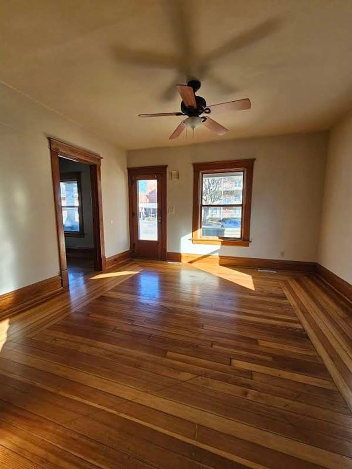 605 E 2nd St - Photo 6 of 37